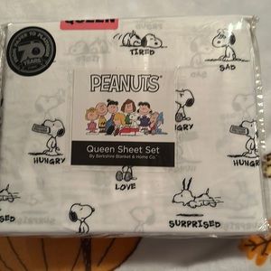 Peanuts Queen size sheets with Snoopy